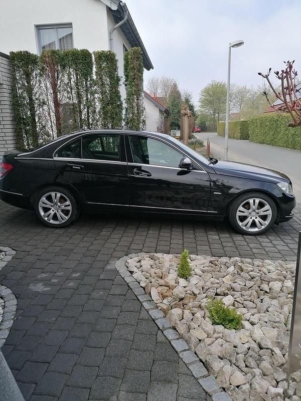 Schwarz Gebraucht 2007 Mercedes C200 Avantgarde Limousine | 5.400 € (Etwas zu teuer) - Bild 1/4