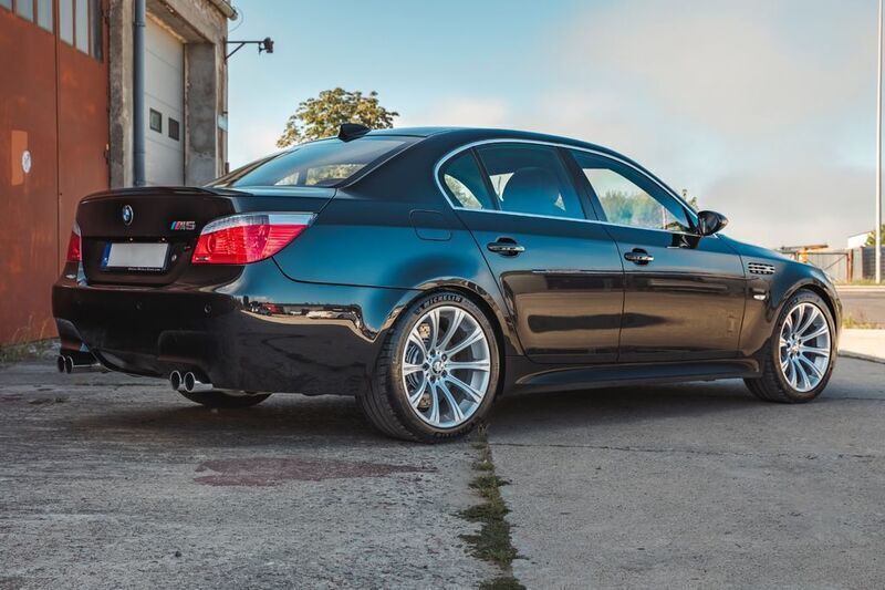 Second-hand BMW M5 507 CP (372 kW) 2006 Negru Berlinǎ
