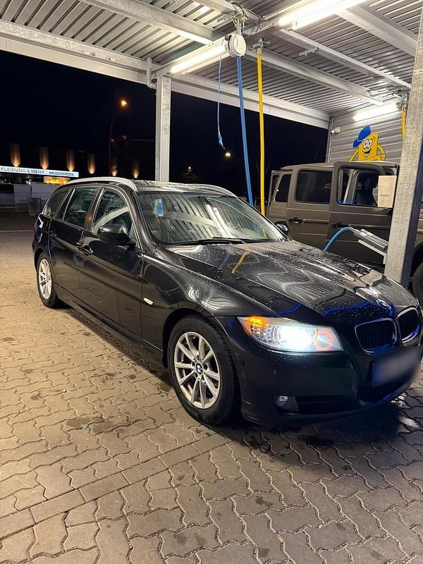 Gebraucht BMW 320 184 PS (135 kW) 2012 Schwarz Kombi