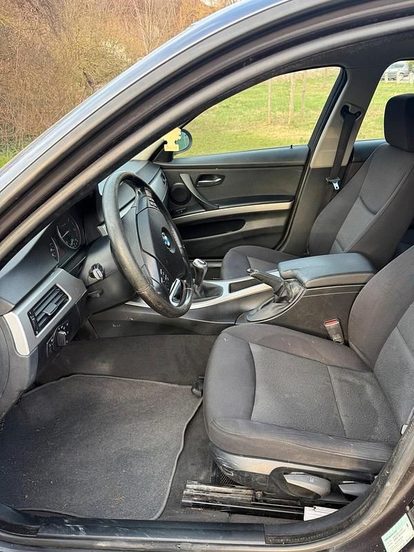 Second-hand BMW 320 170 CP (125 kW) 2006 Gri Berlinǎ