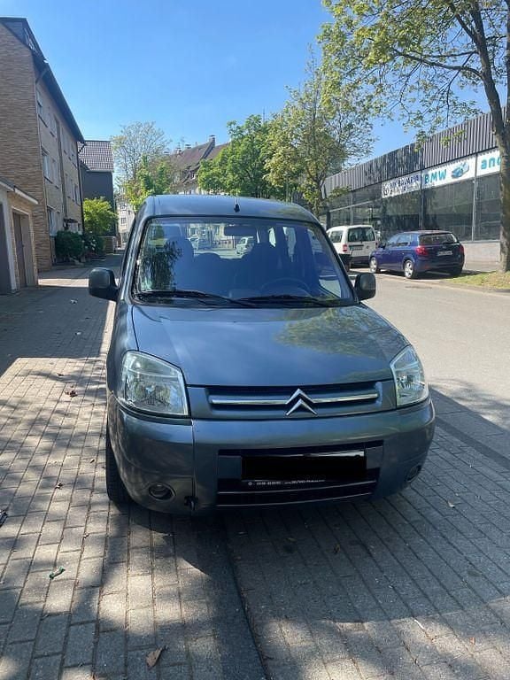 Grau Gebraucht 2006 Citroën Berlingo Van / Kleinbus | 3.099 € (Fairer Preis) - Bild 1/4