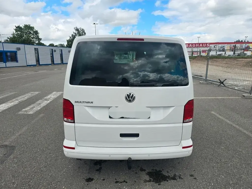 Gebraucht VW Multivan Trendline 150 PS (110 kW) 2021 Weiß Van / Kleinbus