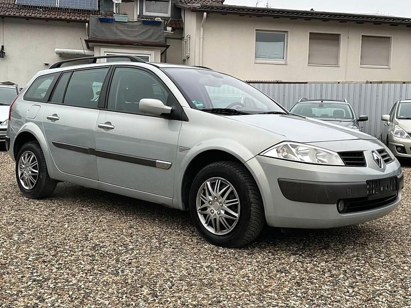 Grau Gebraucht 2004 Renault Mégane GrandTour Dynamique Kombi | 4.790 € - Bild 1/4