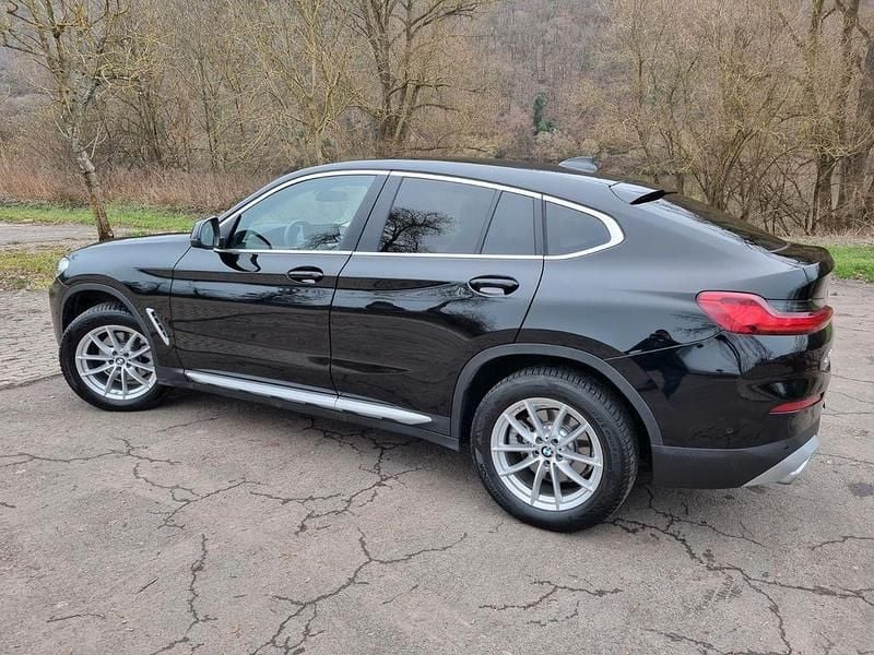 Gebraucht BMW X4 Sport Line 190 PS (139 kW) 2025 Schwarz SUV