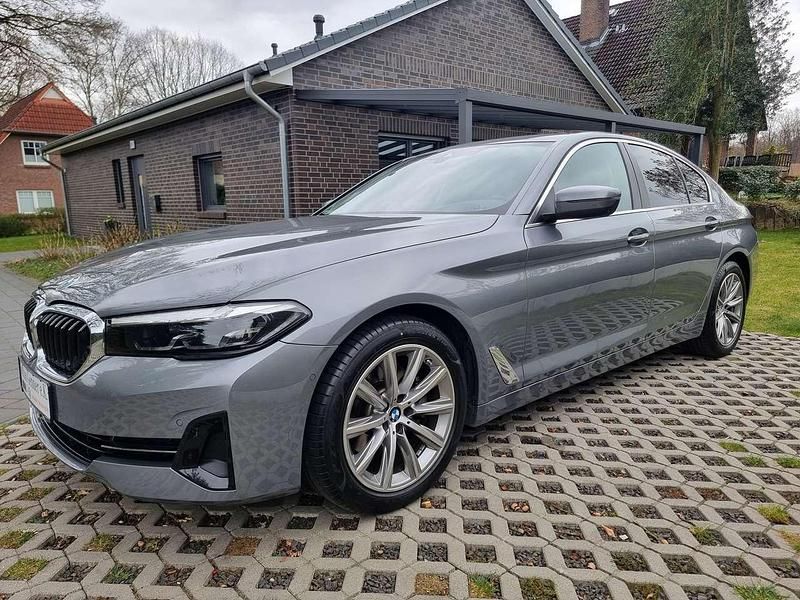 Gebraucht BMW 520 190 PS (139 kW) 2023 Skyscraper grau metallic Limousine