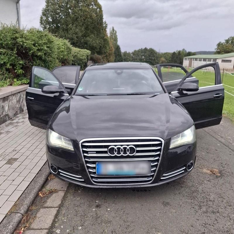 Schwarz Gebraucht 2010 Audi A8L Ambiente Limousine | 16.990 € (Etwas zu teuer) - Bild 1/4