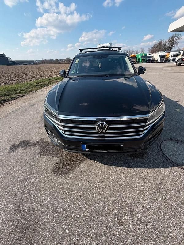 Gebraucht VW Touareg 231 PS (169 kW) 2022 Schwarz SUV