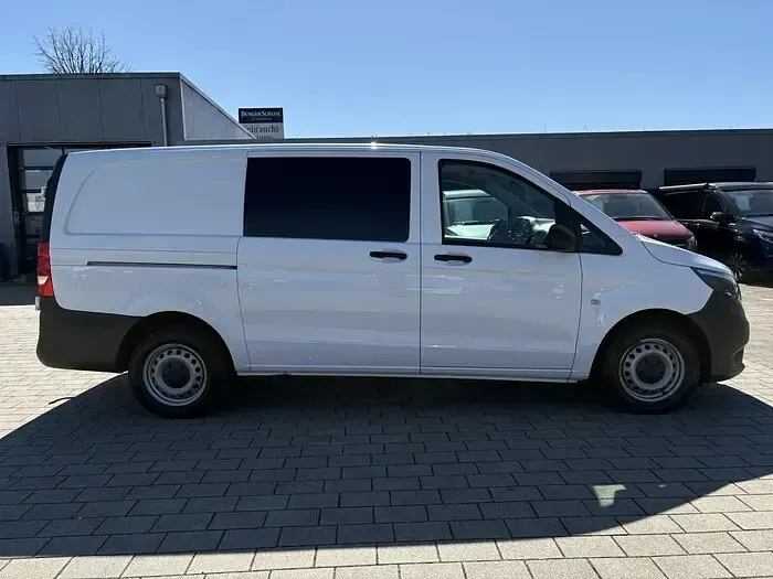 Gebraucht Mercedes Vito 163 PS (119 kW) 2021 Arktikweiß Van