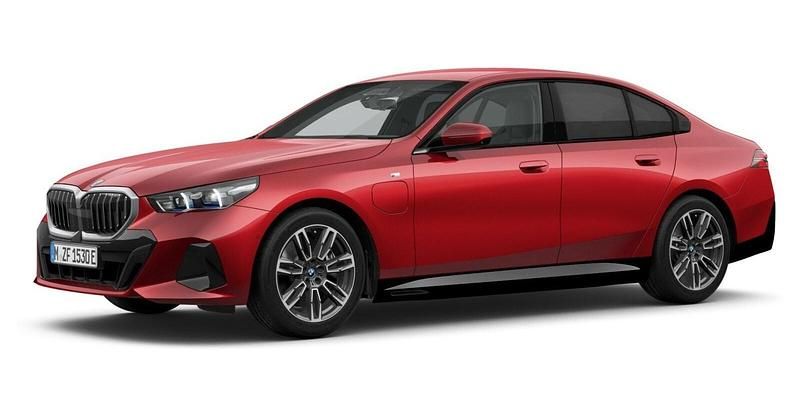 Rot Gebraucht 2024 BMW 550e Comfort Edition Limousine | 67.246 € (Superpreis) - Bild 1/4