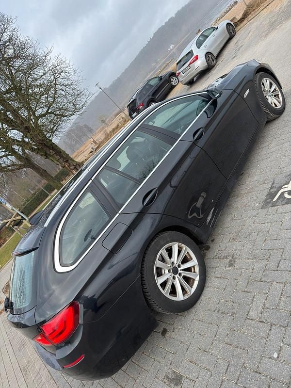 Gebraucht BMW 520 184 PS (135 kW) 2012 Schwarz Kombi