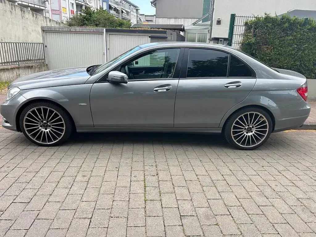Gebraucht Mercedes C180 156 PS (114 kW) 2011 Grau Limousine