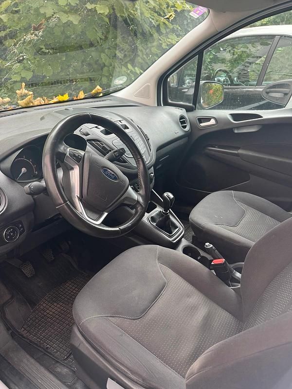 Weiß Gebraucht 2019 Ford Transit Van / Kleinbus | 6.900 € (Guter Preis) - Bild 1/4