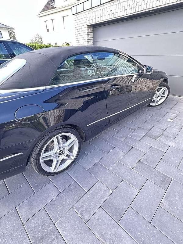Gebraucht Mercedes E250 204 PS (150 kW) 2012 Schwarz Cabrio