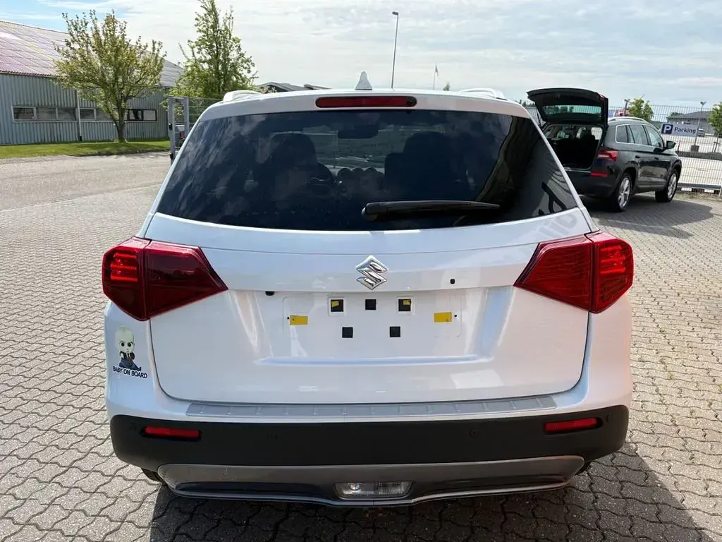 Begagnad Suzuki Vitara 140 HK (102 kW) 2018 Vit SUV