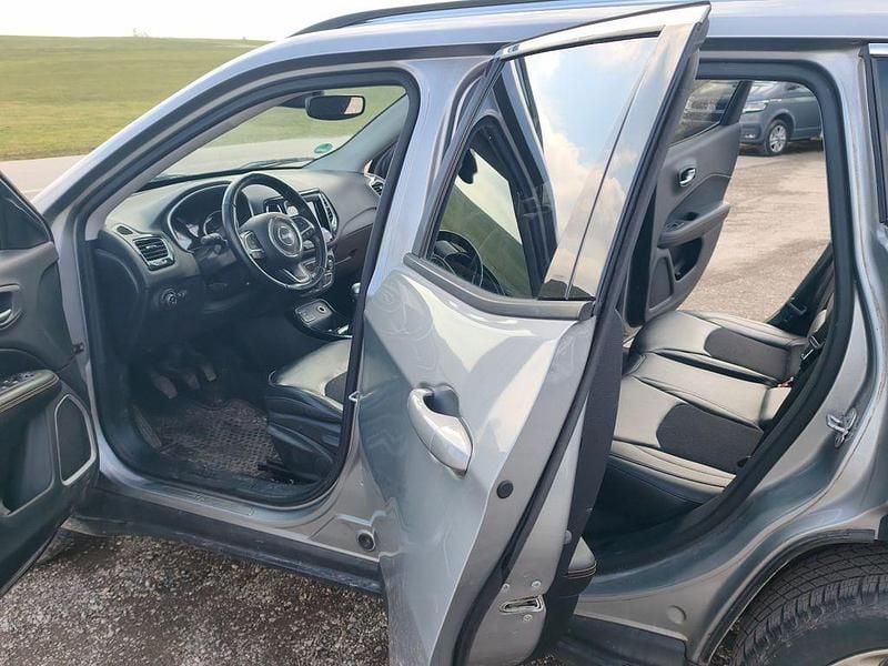 Gebraucht Jeep Compass Limited 140 PS (102 kW) 2018 Silber SUV