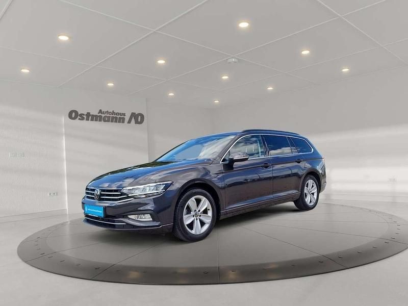 Grau Gebraucht 2022 VW Passat Business Kombi | 26.598 € (Fairer Preis) - Bild 1/4