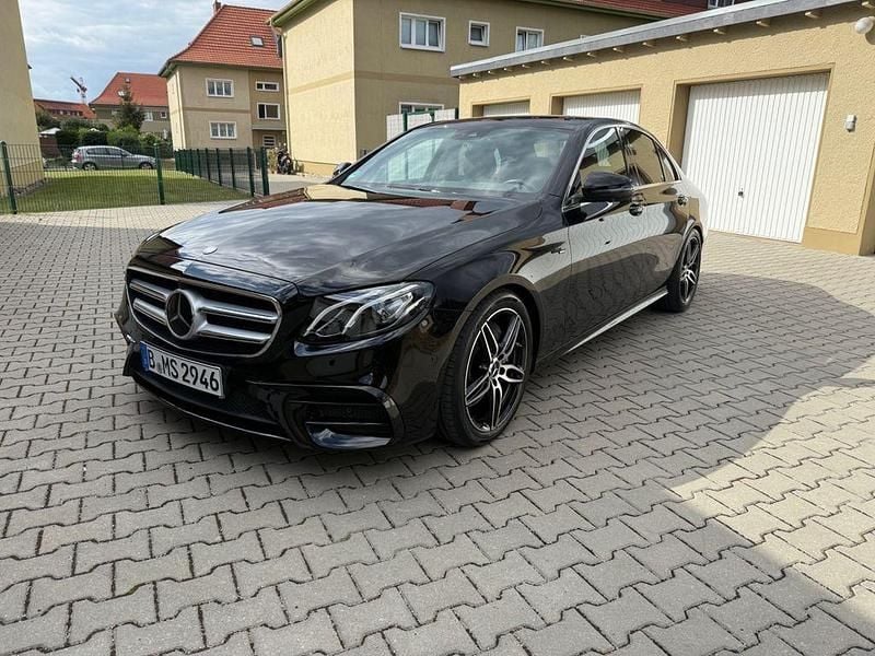 Schwarz Gebraucht 2018 Mercedes E350 AMG line Limousine | 31.500 € (Fairer Preis) - Bild 1/4