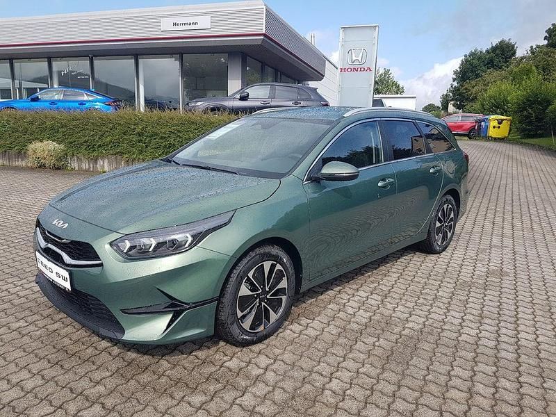 Grün Neu 2025 Kia Ceed Sportswagon Kombi | 25.990 € (Fairer Preis) - Bild 1/4