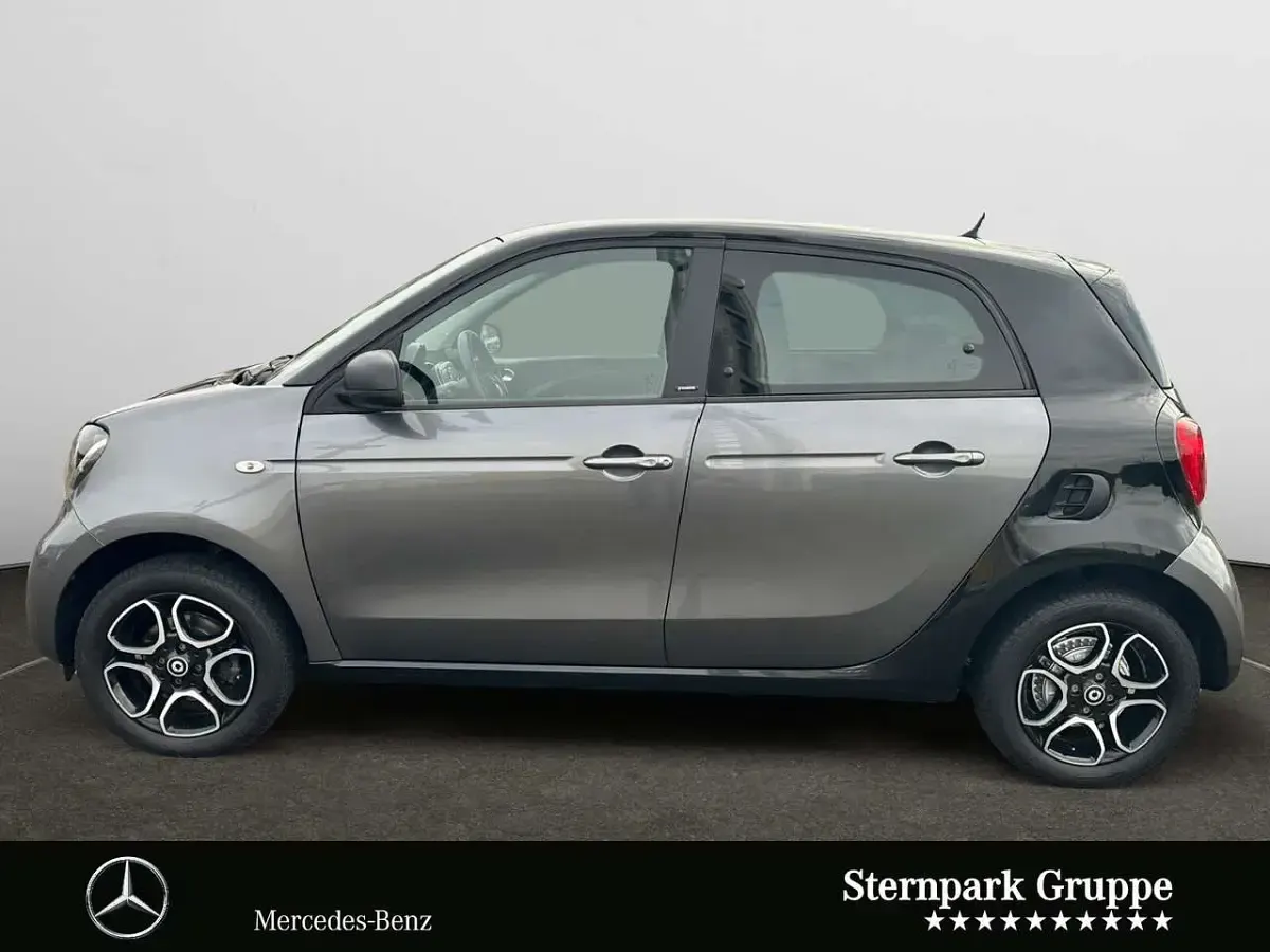 Gebraucht Smart ForFour Passion 71 PS (52 kW) 2018 Grau Kleinwagen