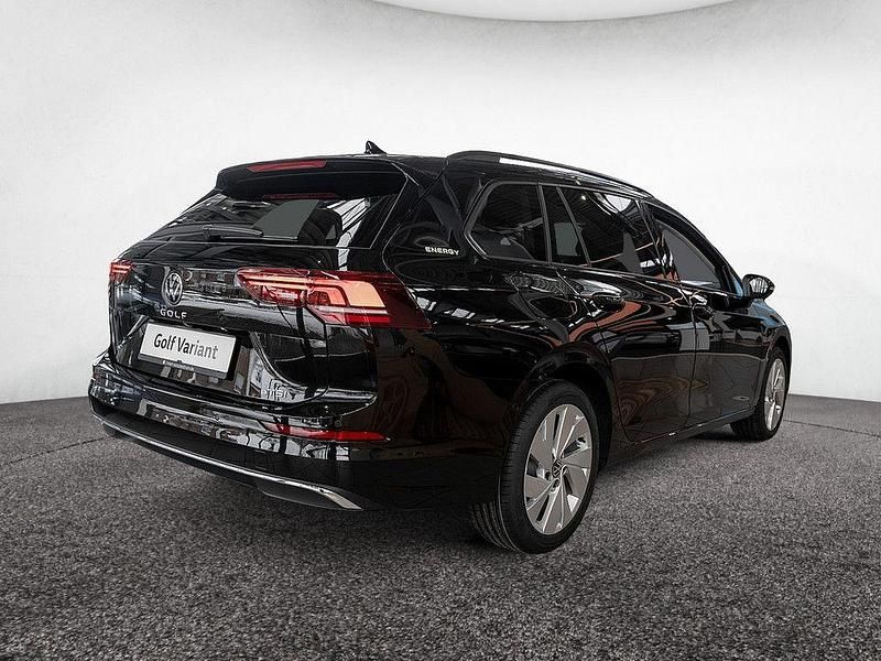Neu VW Golf VIII 116 PS (85 kW) 2026 Grenadillschwarz Kombi
