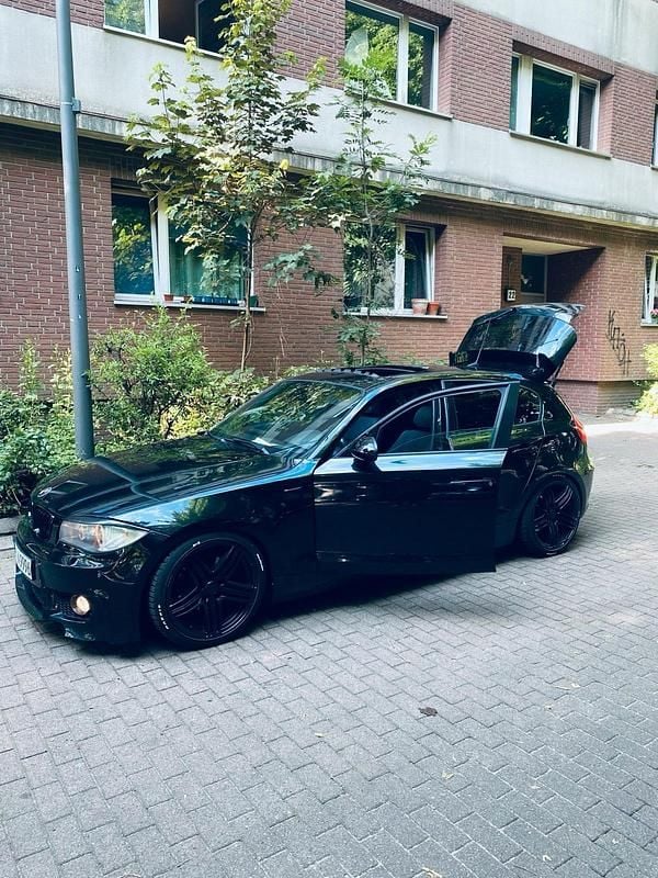 Schwarz Gebraucht 2009 BMW 120 M Sport Kleinwagen | 7.700 € (Teuer) - Bild 1/4