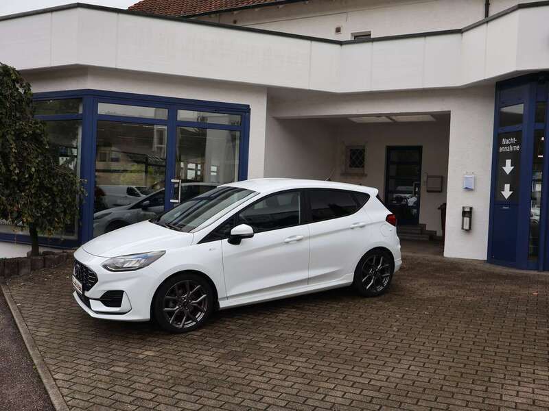 Frostweiß Gebraucht 2022 Ford Fiesta ST-Line Kleinwagen | 18.250 € (Fairer Preis) - Bild 1/3