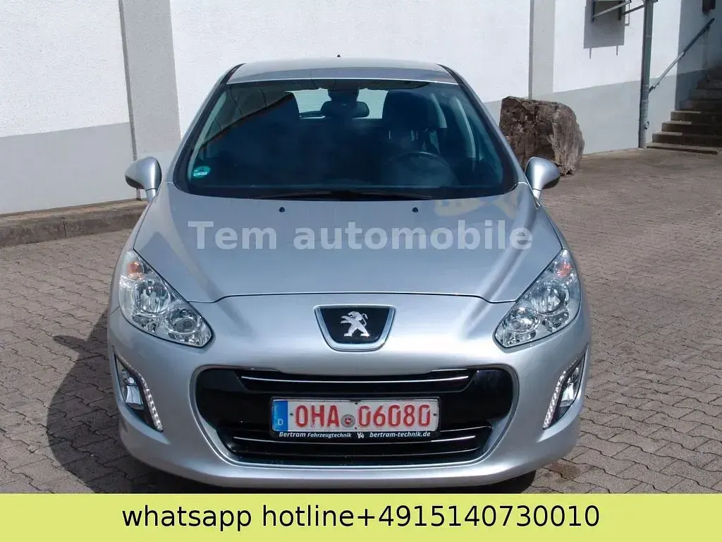 Gebraucht Peugeot 308 Active 120 PS (88 kW) 2011 Silber Limousine