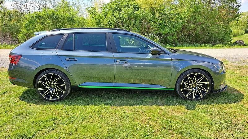 Grau Gebraucht 2018 Skoda Superb Business Line Kombi | 20.100 € (Fairer Preis) - Bild 1/4