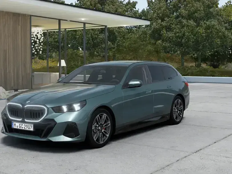 Gebraucht BMW 520 M Sport 197 PS (144 kW) 2025 Cape york grün (grün) Kombi