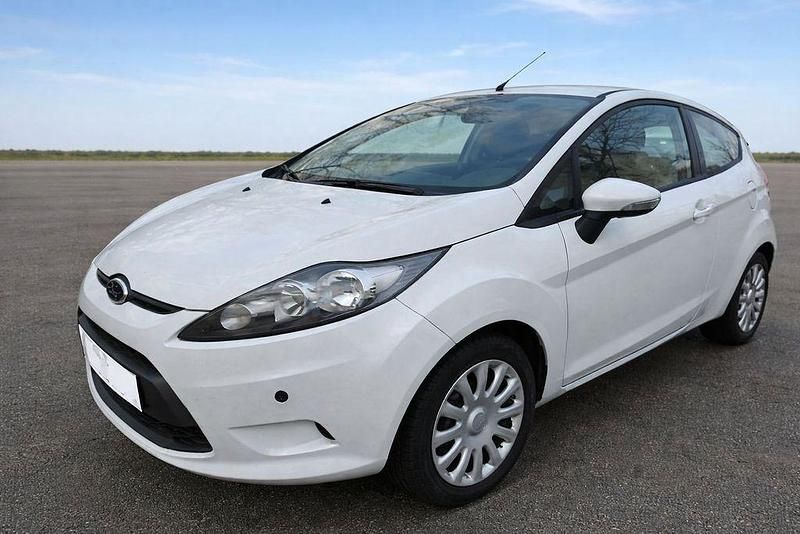 Gebraucht Ford Fiesta Trend 82 PS (60 kW) 2010 Weiß Limousine