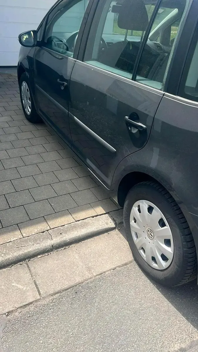 Gebraucht VW Touran 105 PS (77 kW) 2015 Schwarz Van / Kleinbus