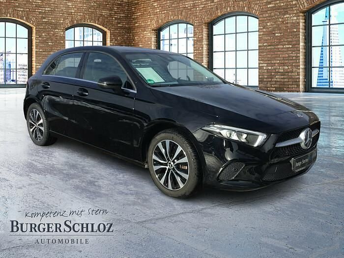 Gebraucht Mercedes A250 160 PS (117 kW) 2022 Unilack nachtschwarz Limousine