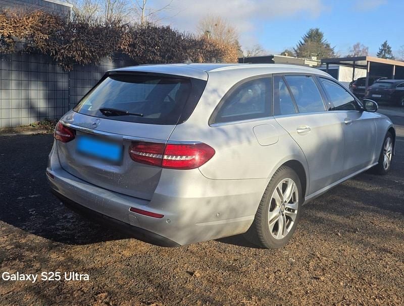 Gebraucht Mercedes E220 194 PS (142 kW) 2018 Grau Kombi