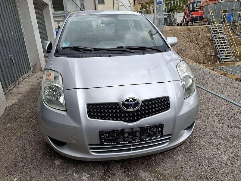 Other Gebraucht 2005 Toyota Yaris Limousine | 2.995 € (Etwas zu teuer) - Bild 1/4