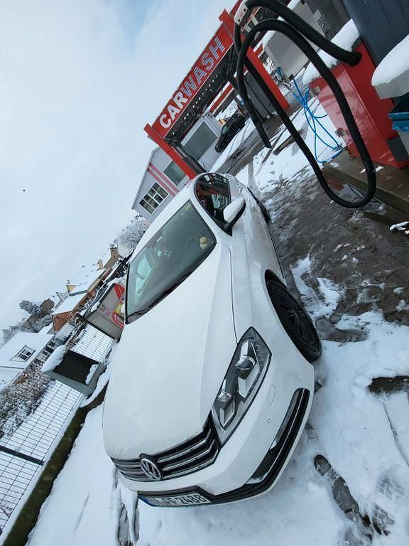 Gebraucht VW Passat Trendline 140 PS (102 kW) 2012 Weiß Limousine