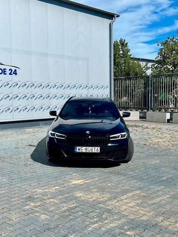 Gebraucht BMW 520 M Sport 190 PS (139 kW) 2023 Schwarz Kombi