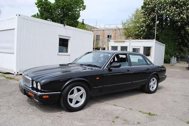 Gebraucht Jaguar X300 Executive 211 PS (155 kW) 1997 Schwarz metallic Limousine