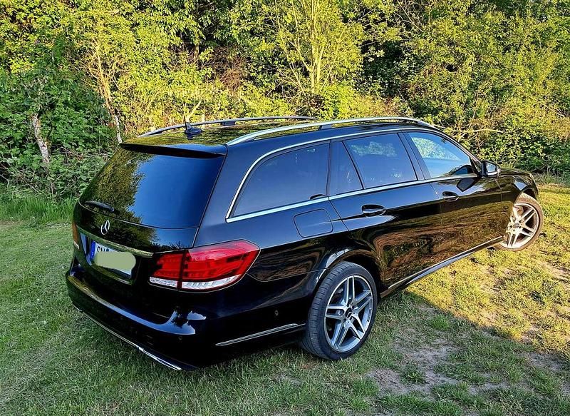 Schwarz Gebraucht 2015 Mercedes E350 Avantgarde Kombi | 12.500 € (Fairer Preis) - Bild 1/4