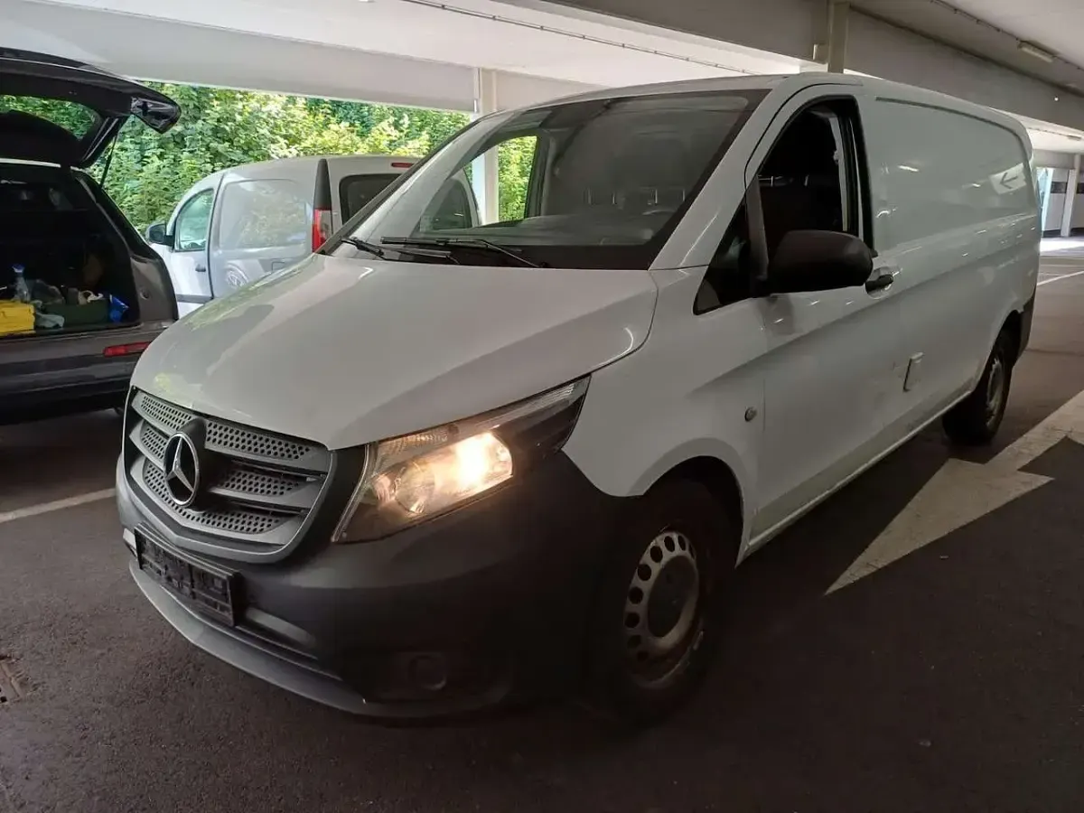 Gebraucht Mercedes Vito 163 PS (119 kW) 2020 Arktikweiss Van