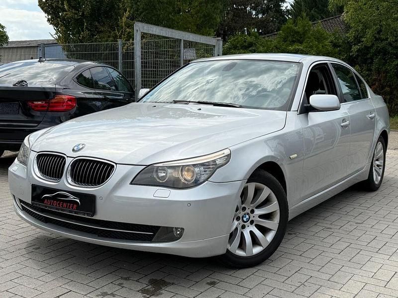 Silber Gebraucht 2009 BMW 523 Performance Limousine | 9.900 € (Teuer) - Bild 1/4