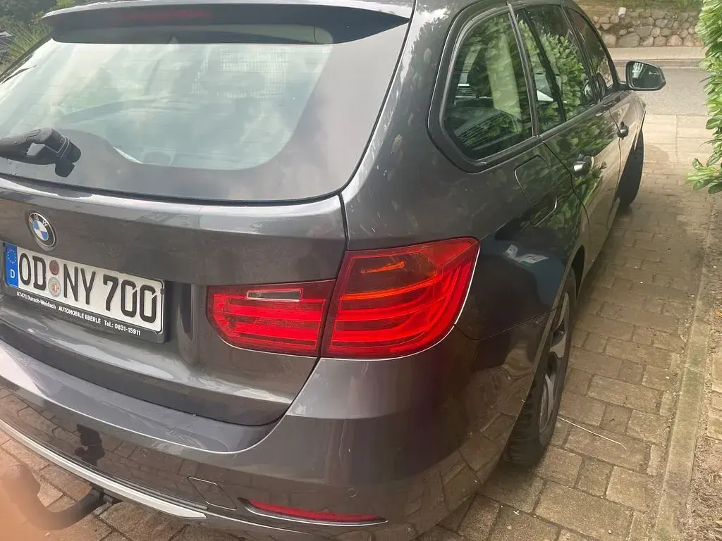 Gebraucht BMW 318 143 PS (105 kW) 2014 Grau Kombi