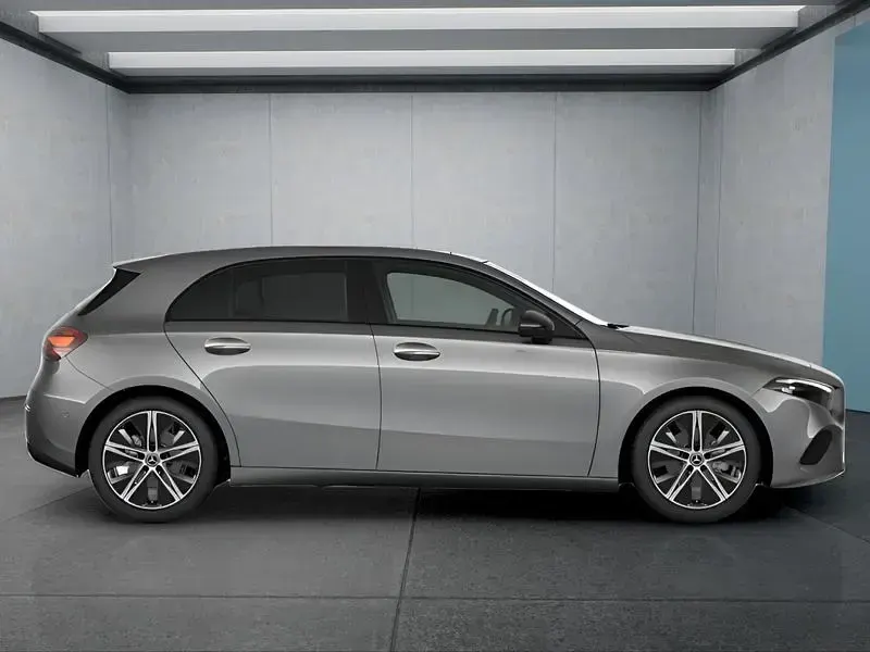 Gebraucht Mercedes A180 136 PS (100 kW) 2024 Grau Limousine