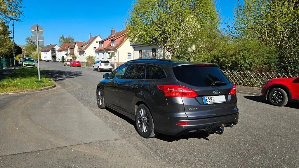 Używany Ford Focus ST-Line 182 KM (133 kW) 2018 Szary Sedan/Limuzyna