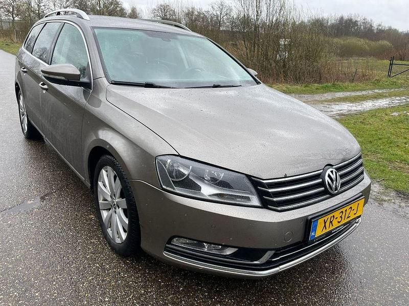 Gebraucht VW Passat Highline 105 PS (77 kW) 2011 Braun Kombi