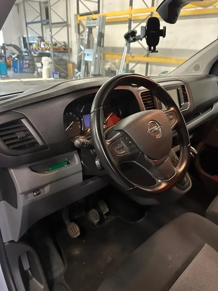 Gebraucht Opel Vivaro-e Combi 144 PS (105 kW) 2023 Weiß Van / Kleinbus