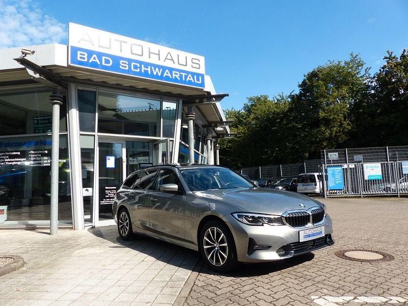 Grau Gebraucht 2022 BMW 320 Sport Line Limousine | 35.950 € (Teuer) - Bild 1/4