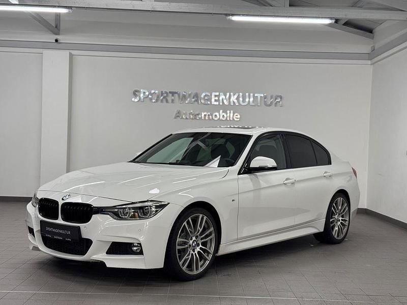 Weiß Gebraucht 2016 BMW 320 M Sport Limousine | 13.890 € (Guter Preis) - Bild 1/4