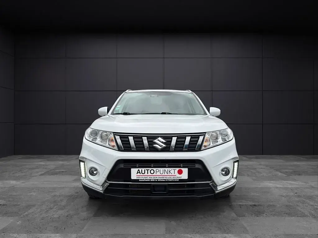 Używany Suzuki Vitara 111 KM (81 kW) 2019 Biały SUV