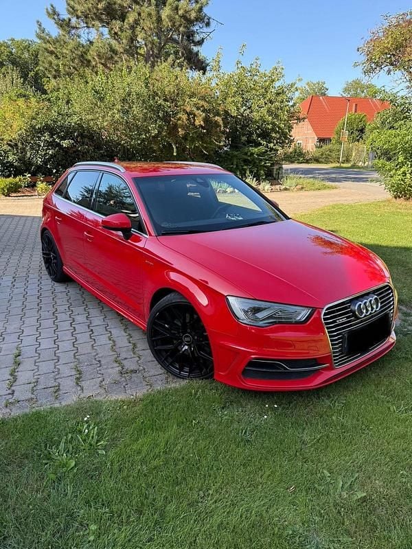 Rot Gebraucht 2015 Audi e-tron SUV | 14.000 € (Guter Preis) - Bild 1/4