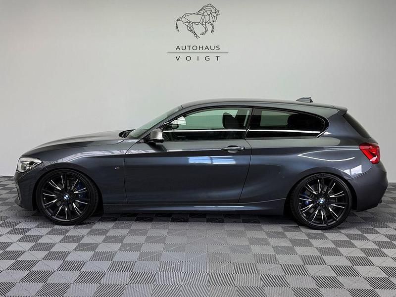 Grau Gebraucht 2017 BMW M140 M Sport Limousine | 33.500 € (Fairer Preis) - Bild 1/4